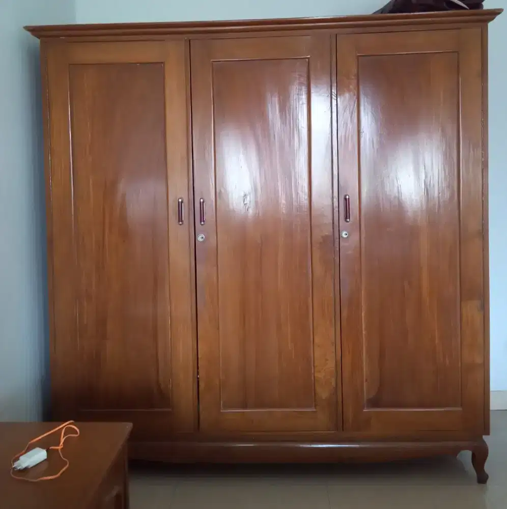 Lemari pakaian jati 3 pintu