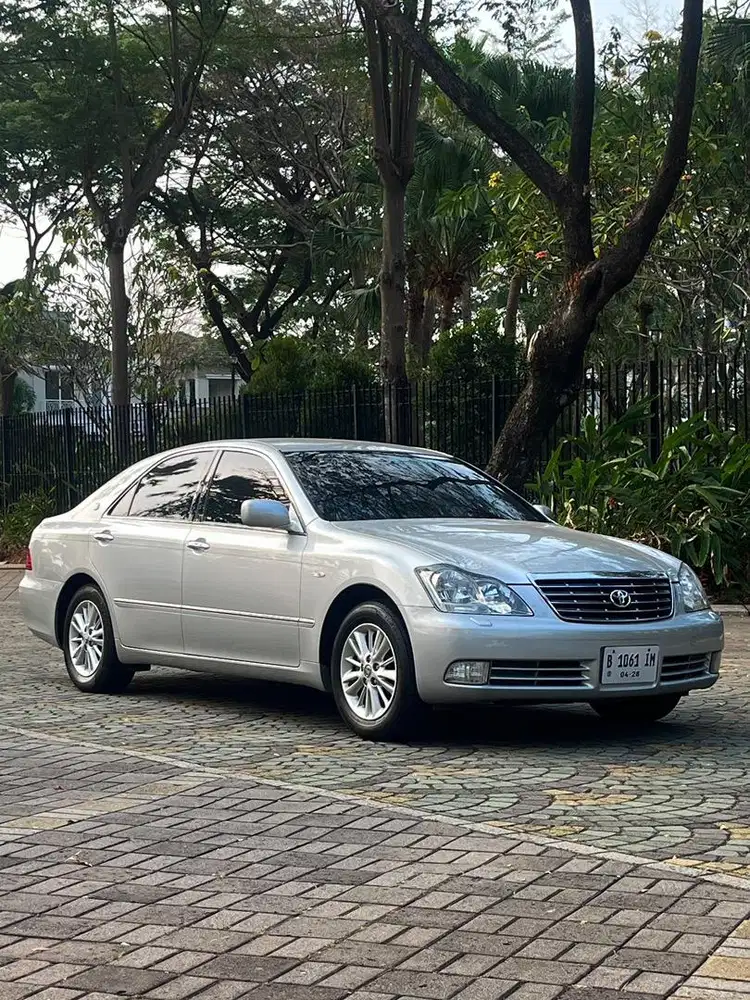 Crown Royal 2007 - Ganjil - Automatic - Toyota Crown Royal 2007
