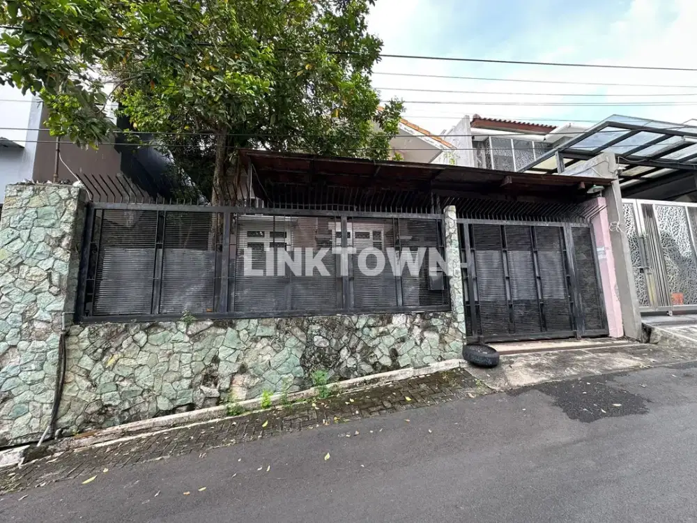 Rumah Strategis Rumah Dekat Unimus Semarang Furnished