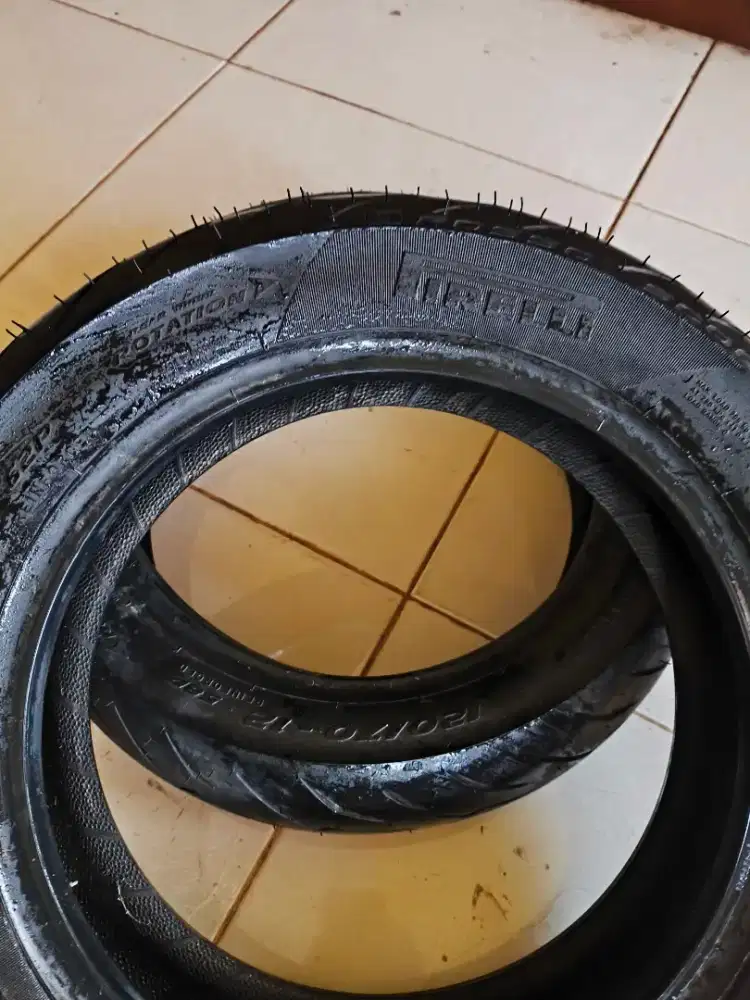 Ban Pirelli Diablo Rosso depan dan belakang