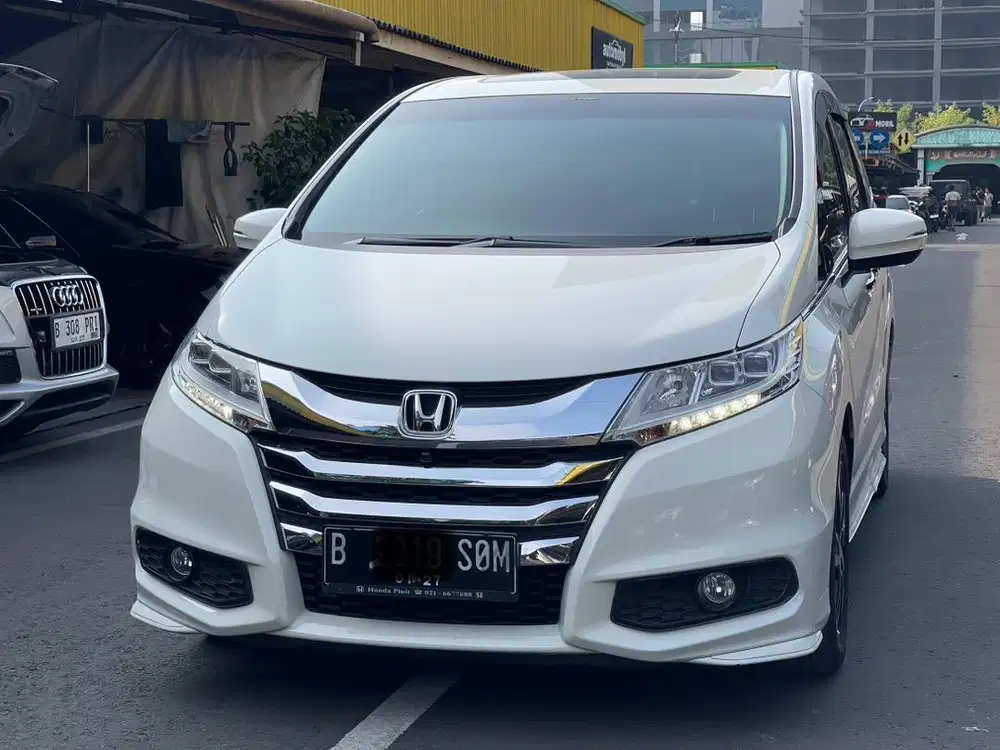 DIJUAL MOBIL HONDA ODYSSEY AT PUTIH 2016
