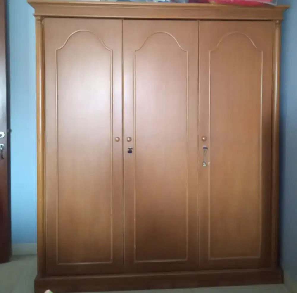 Lemari pakaian 3 pintu