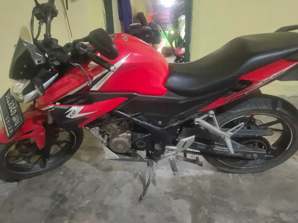 Motor cb 150 r Honda