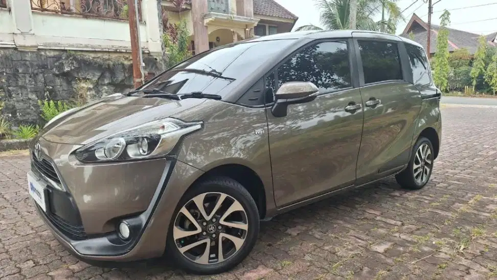 Low KM Toyota Sienta 1.5 V Bensin-MT 2018 KTKO