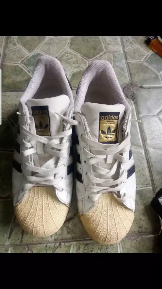 Adidaz superstar original size 42