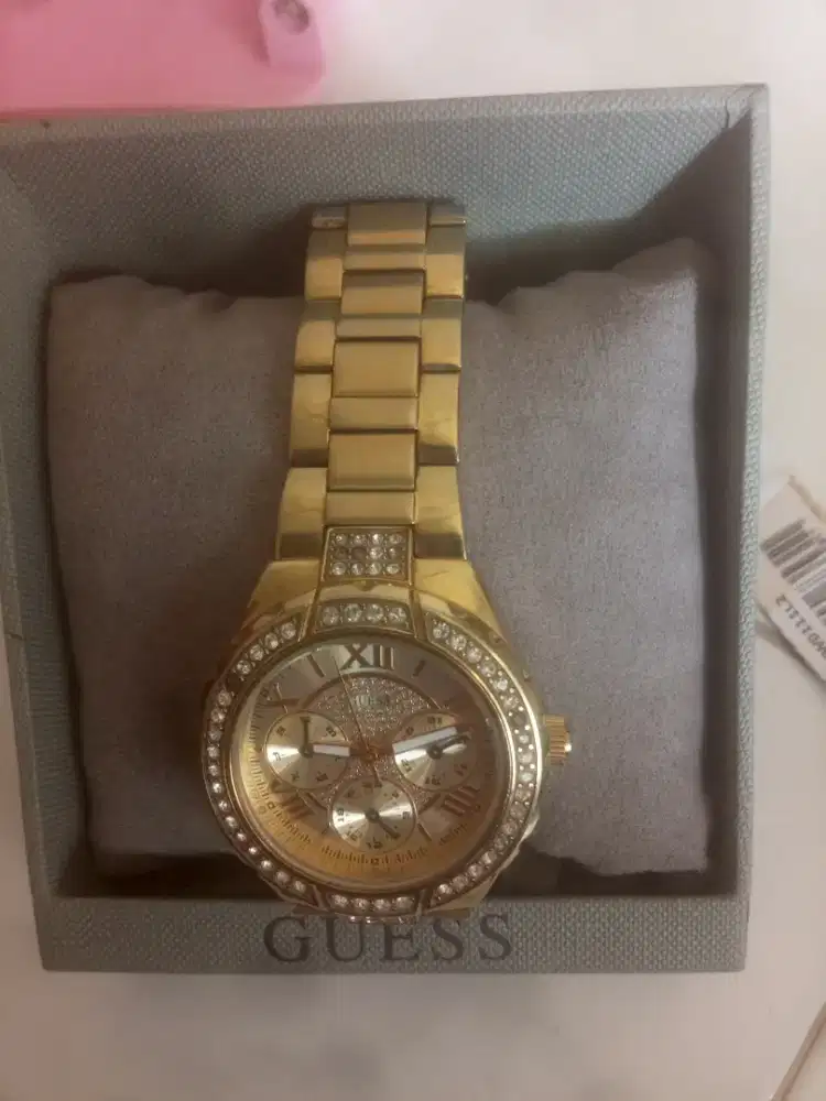 Jam tangan guess bekas