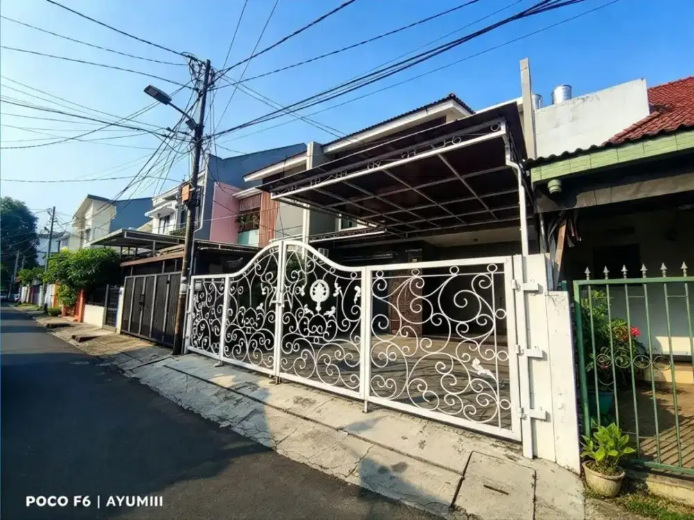 Dijual Rumah 2 Lantai SHM 4+1KT di Tebet Barat Jakarta Selatan