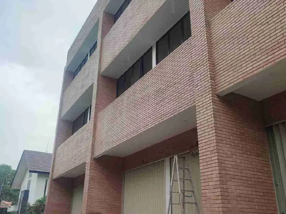 Dijual atau Disewakan Cepat Ruko Baru 3 Lantai Parkiran Luas di Binong Legok Tangerang