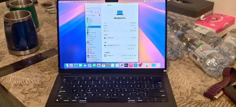 macbook pro M3 pro 18+512GB