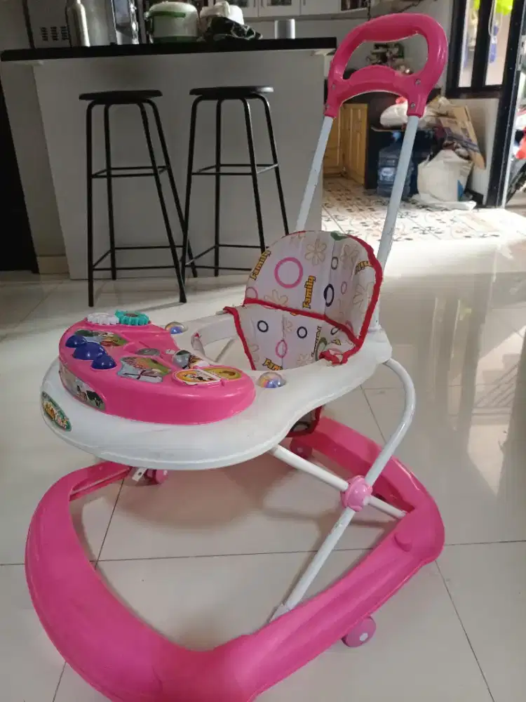 Dijual baby Walker mulus lengkap