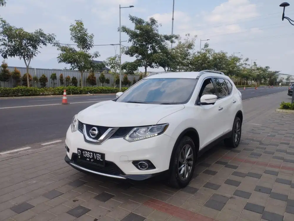 DP 15jt new xtrail 2.5 automatic 2015 white