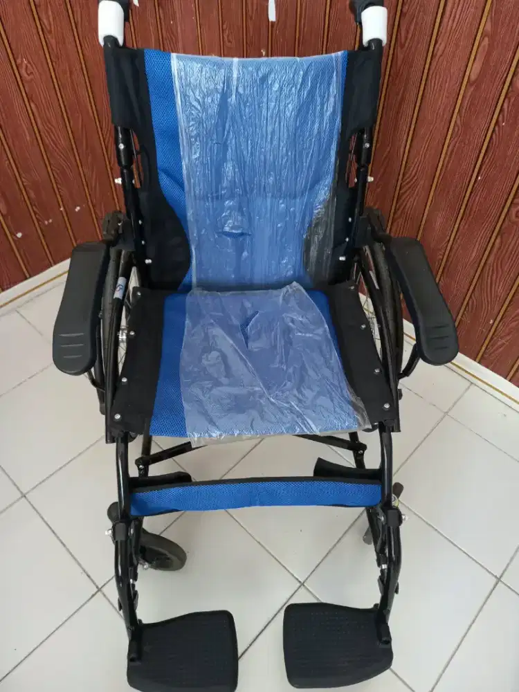 Kursi roda travel merk Sellaco 868