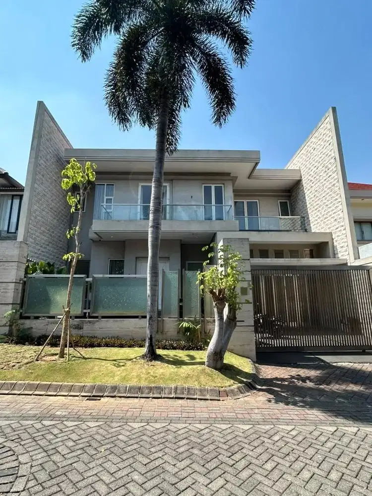 SIAP HUNI! RUMAH GRAHA FAMILI / FAMILY MINIMALIS TERAWAT HADAP RAYA