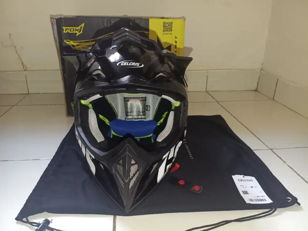 Helm Trail Supermoto
JPX FOX 1 CELCIUS SPEED REBEL V4