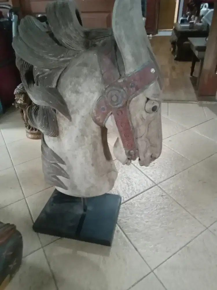Patung kepalaa kuda