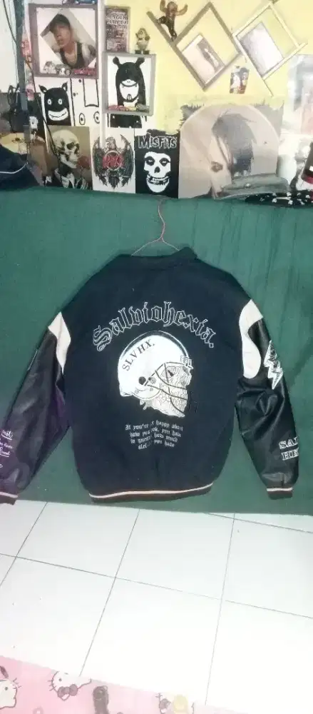 WantToSale Hoodie kerinian, warnahitam 98% masih pekat