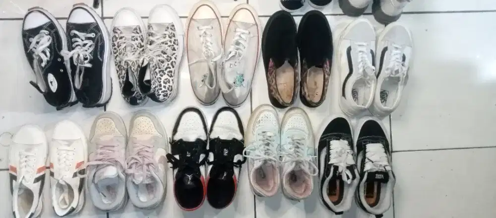 Berbagai sepatu seconand sangat layak pakai kondisi 98%