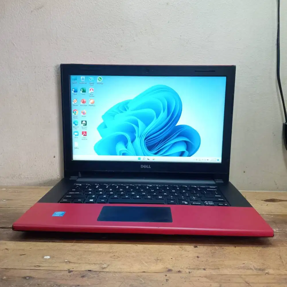 Dell core i3-4005U Ram 4 GB HDD 500 GB mulus siap pakai
