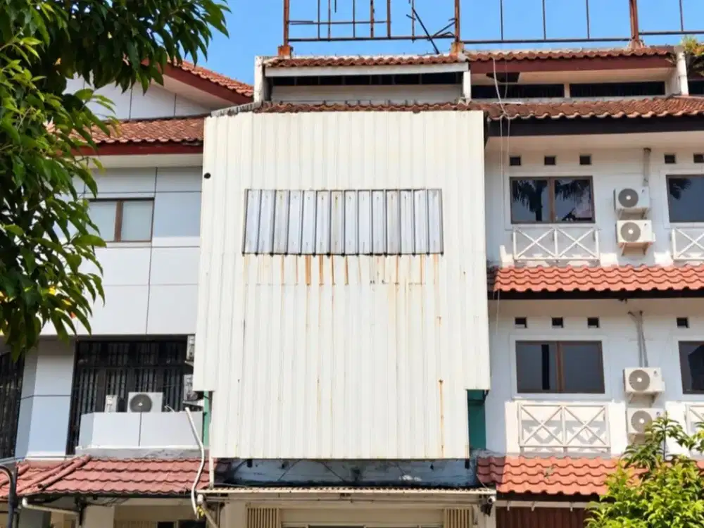 Dijual Ruko Siap Pakai 3 Lantai di Lokasi Strategis dengan Parkiran Luas di BSD