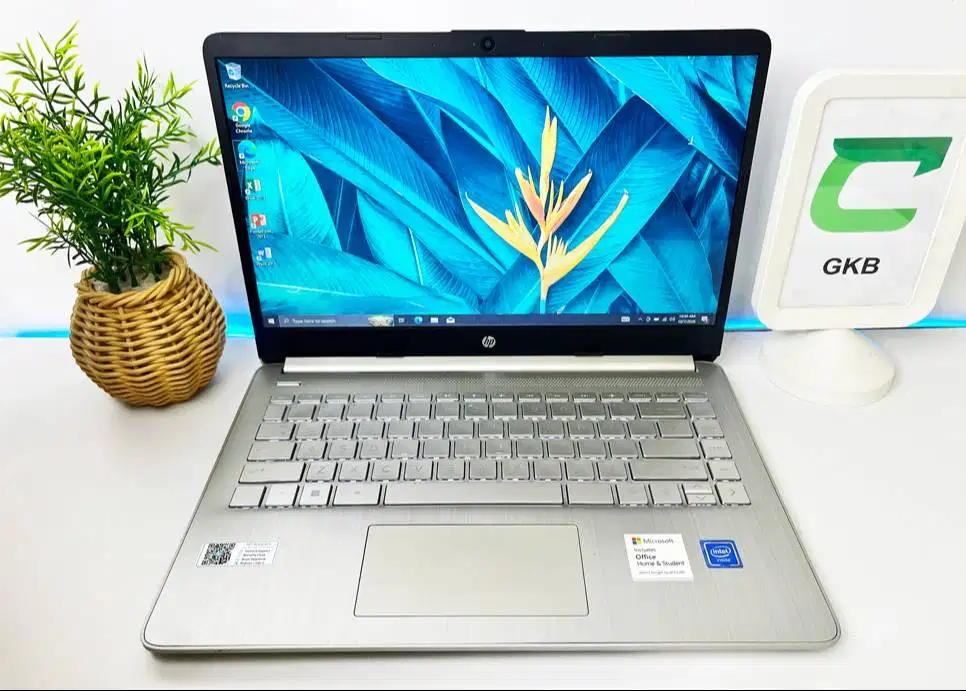 Laptop HP 14s Ram 8gb Ssd 256gb bodi mulus like new