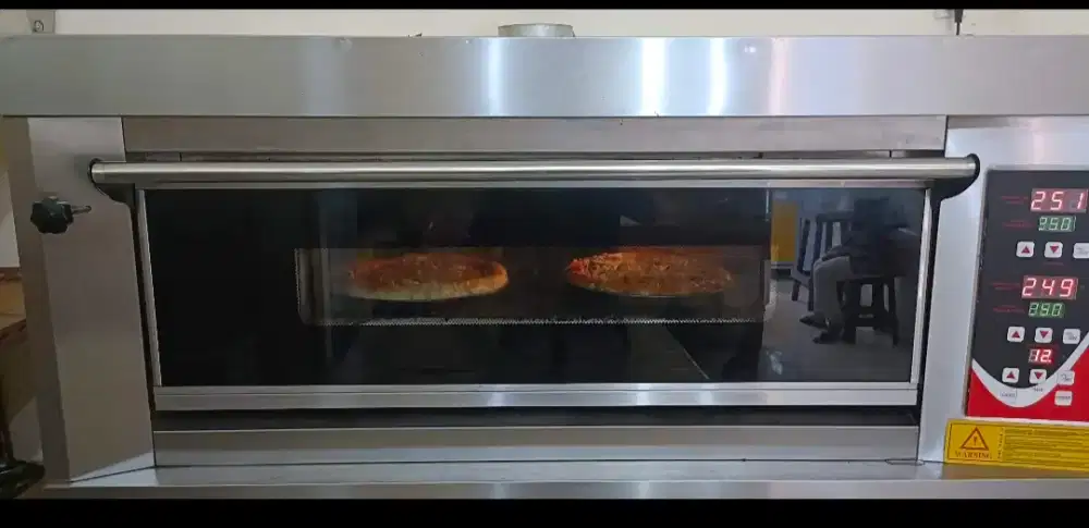 Oven listrik dan mixer roti