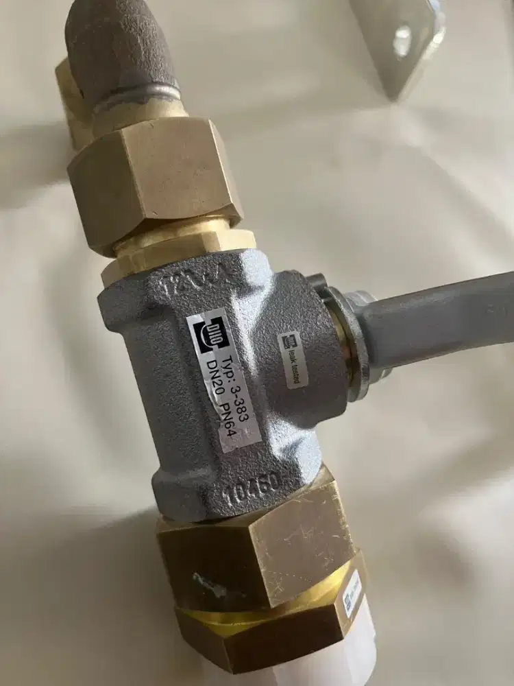 Ball valve PN64 DN20