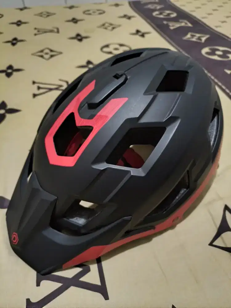 Helm sepeda polygon ramp ori like new nego