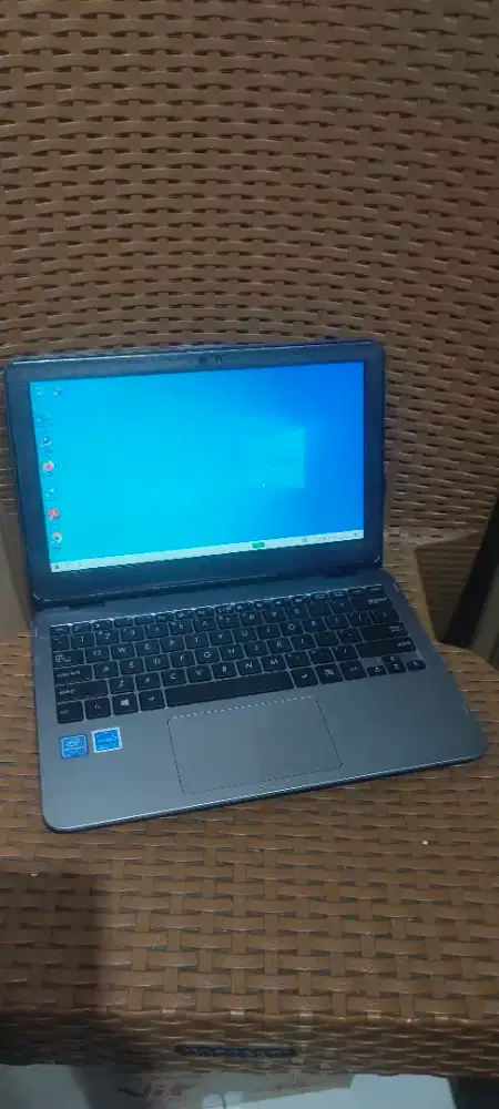 Notebook Asus model baru slime Prosesor Intel N4200 ram 4gg HDD 500GB