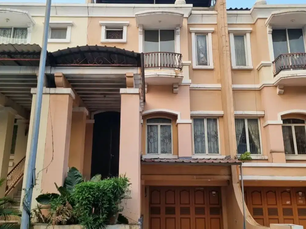 Rumah rapih siap huni di Bukit Gading Mediterania - Kelapa Gading