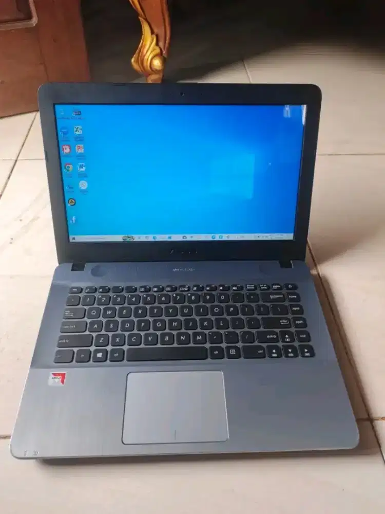 Laptop Asus Amd A4 ram 4gb ddr4 hdd 1000gb siap pake ktek mnus (Nego)