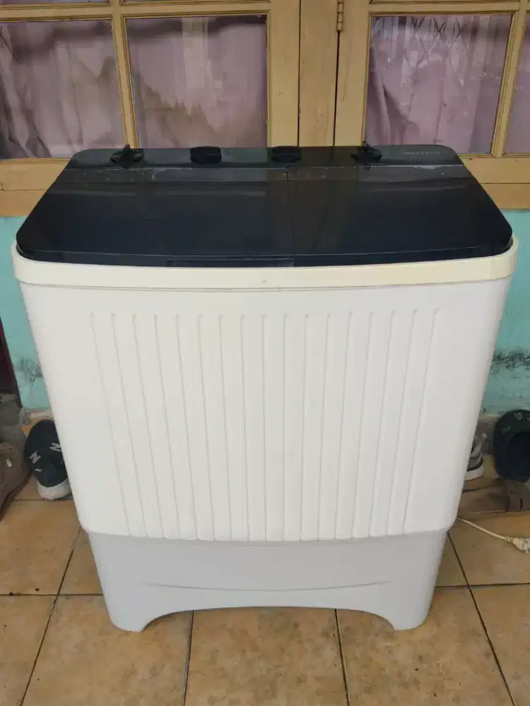 Mesin cuci Polytron