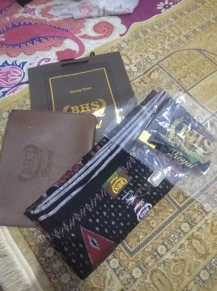 SARUNG BHS ROYAL GOLD