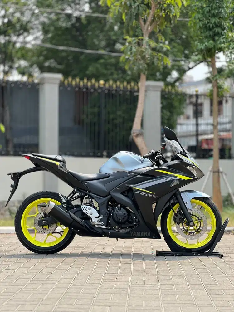 YAMAHA R25 OLD SILVER 2018 KM LOW PAJAK PANJANG SIAP RIDING