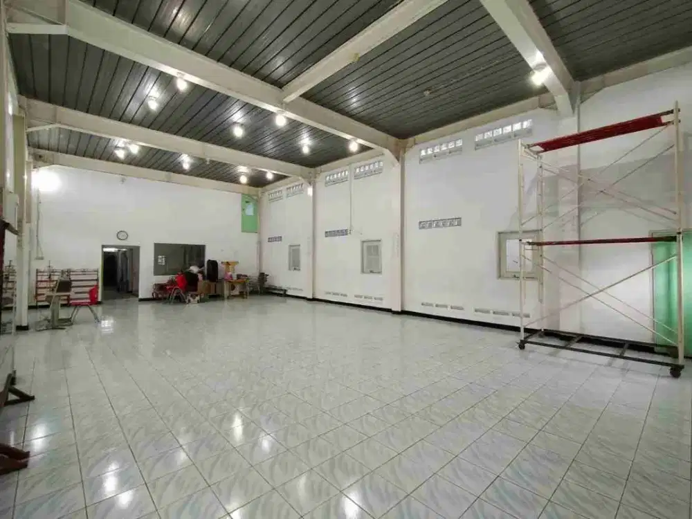 Dijual Rumah Besar di Jl Kramat Jakarta Pusat