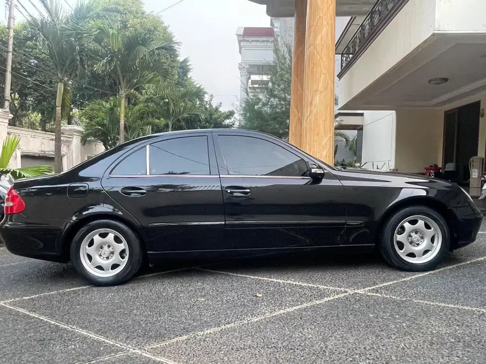 MERCY E200 KOMPRESOR 2005 PAJAK PANJANG 07-2027 UNIT ANTIK RAWATAN