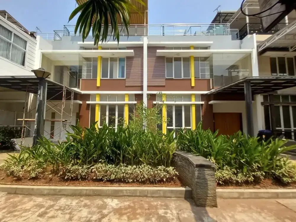 Dijual 2 Unit Rumah Langka Hadap Barat Laut SHM - Crown Mansion PIK Jakarta Utara