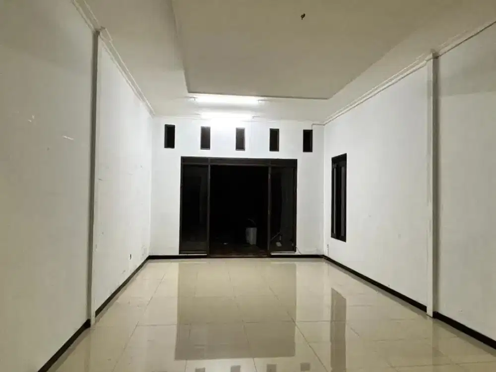 Disewakan Rumah Nyaman Cocok Buat Tempat Tinggal atau Kantor Lokasi di Perumahan Singgasana Pradana Bandung