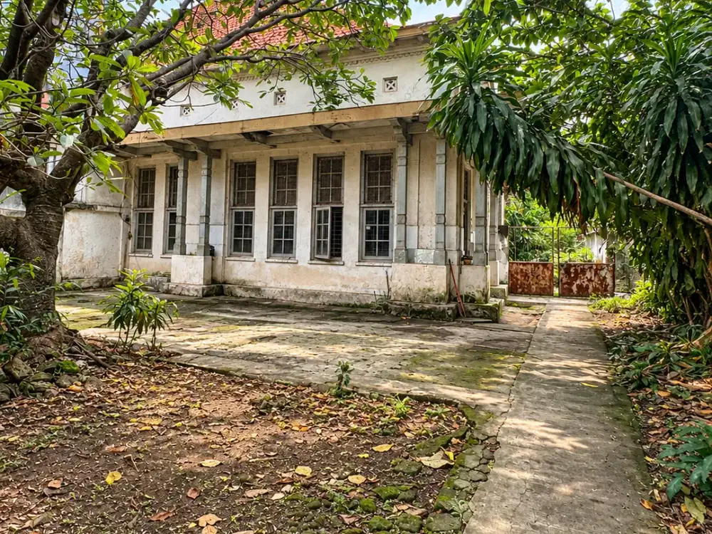 Dijual Rumah Bangunan Belanda Komersial Area dekat Ketabang Genteng