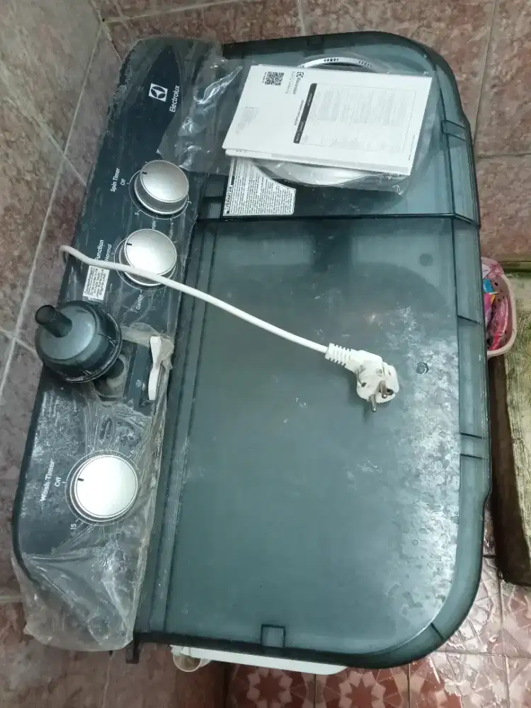 dijual segera mesin cuci elextrolux 2 tabung