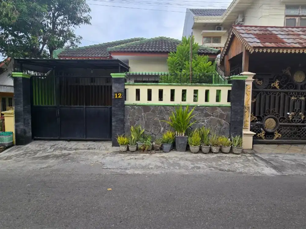 Rumah Bagus Siap Pakai di Mangkubumen Manahan Solo