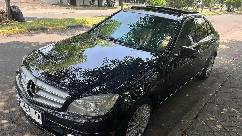 Mercedes-Benz C300 2011 panoramic sunroof