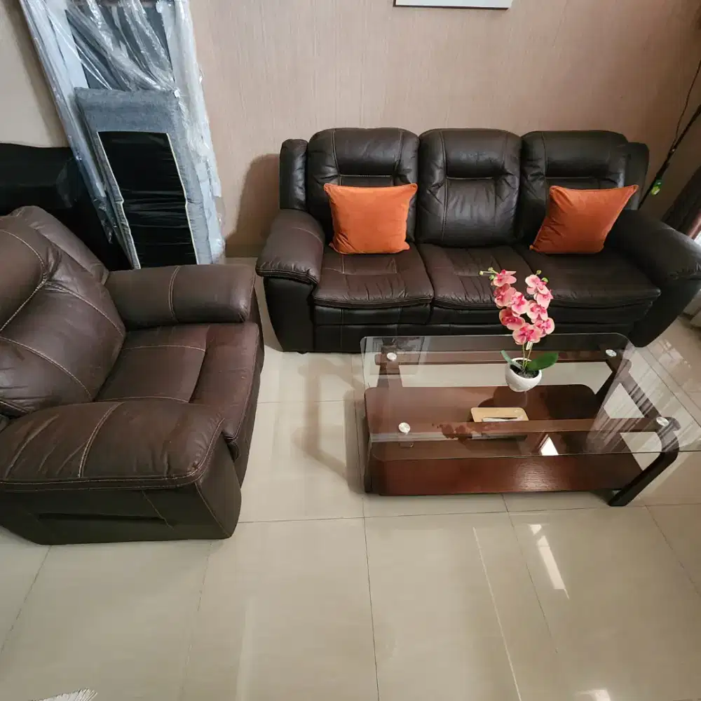 Dijual Sofa 1 Set dan Meja Informa