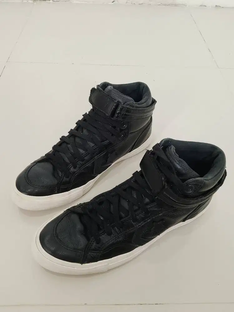 Sepatu Converse kulit cowok