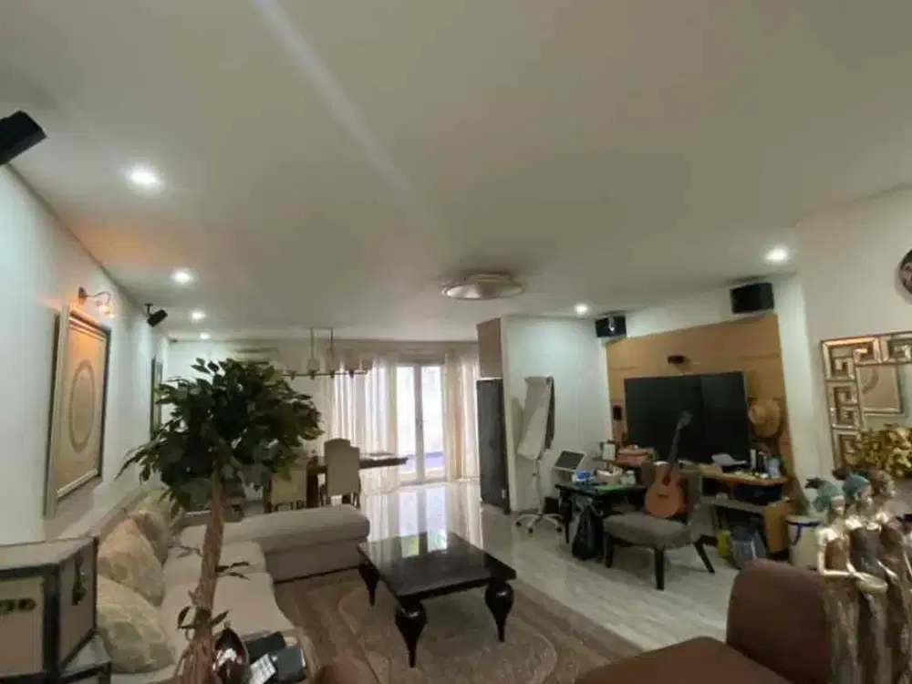 Dijual rumah mewah cantik  2 lantai full furnish siap huni di lippo karawaci tangerang