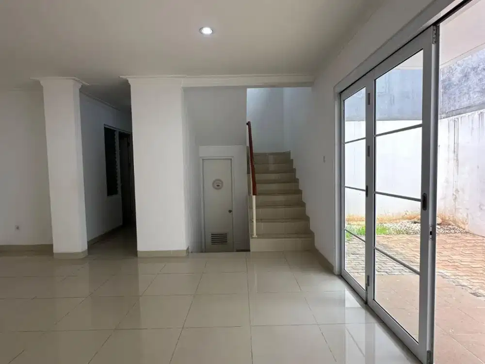 Rumah Lebar 8 Hadap Utara Semi Furnished Kondisi Terawat - Granada Alicante Gading Serpong