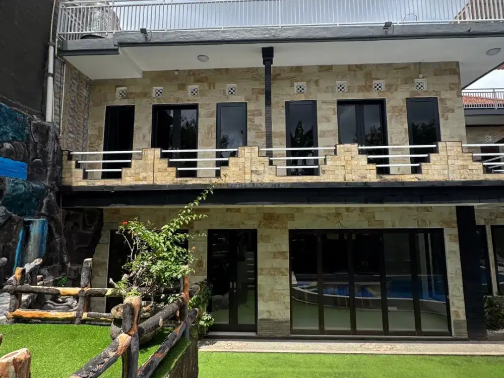 Spacious 9-Bedroom House with Private Pool Near Citraland Denpasar