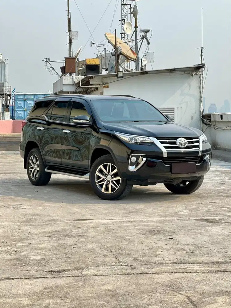 (80.000) Toyota Fortuner VRZ 2017 Diesel Hitam LOW ODO