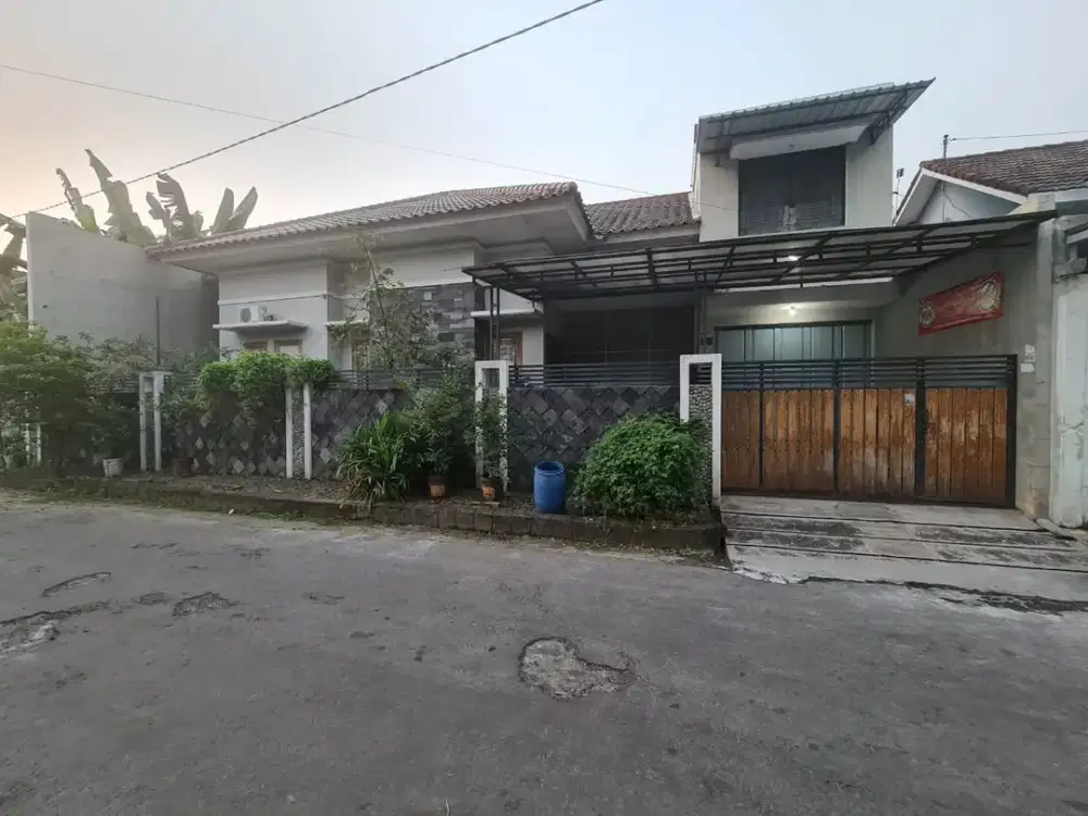 Rumah Mewah Minimalis 1,5 Lantai di Puri Gading Solo Baru