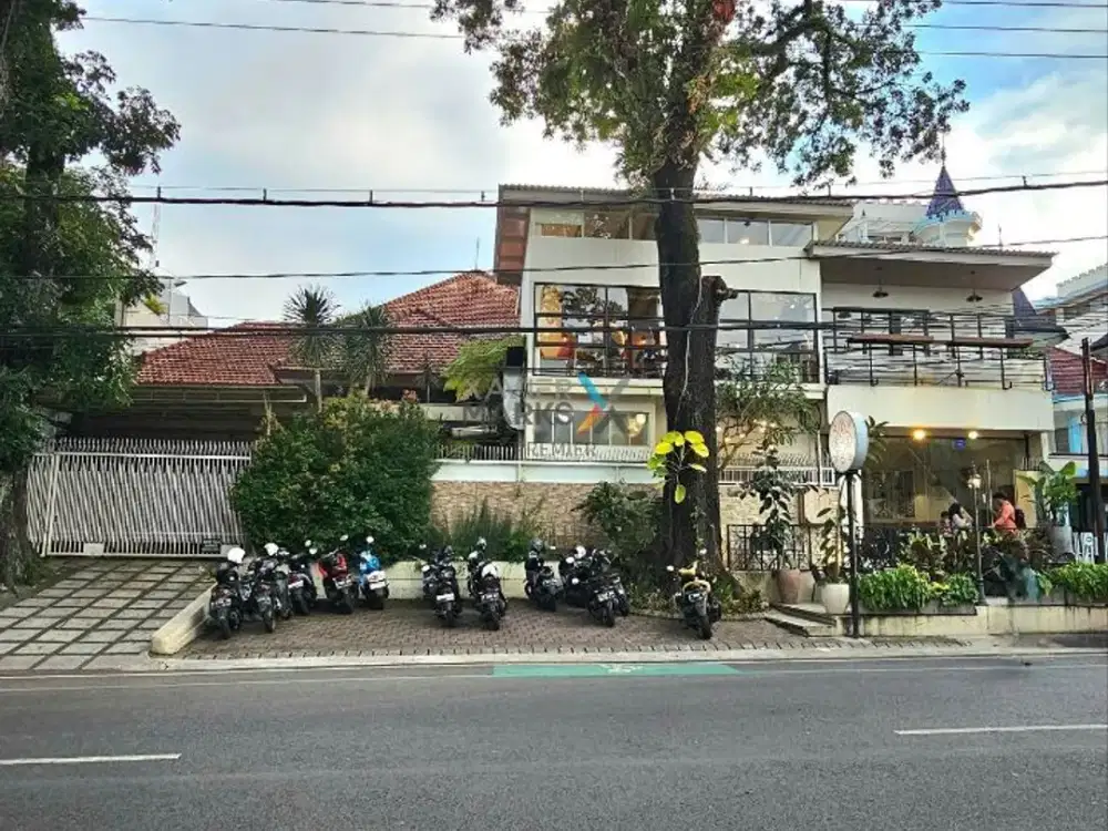 Dijual Rumah Mewah Tropical Modern di Poros Jalan Pahlawan Trip, Klojen Malang Kota