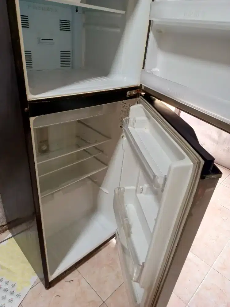 Kulkas Panasonic 2 pintu